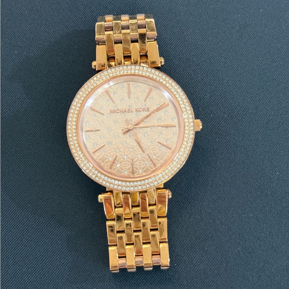 Michael Kors Rose Gold Watch – A Touch of Timeless Glamour